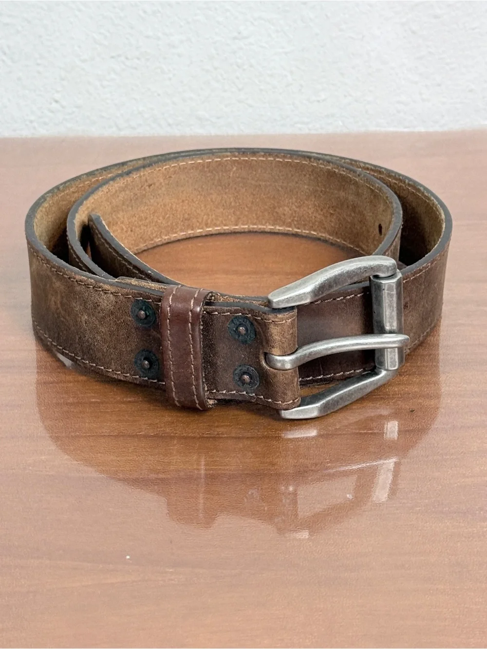 Levi's Distressed Men’s Brown Leather Rivet Belt with Silver Buckle M (34-36)